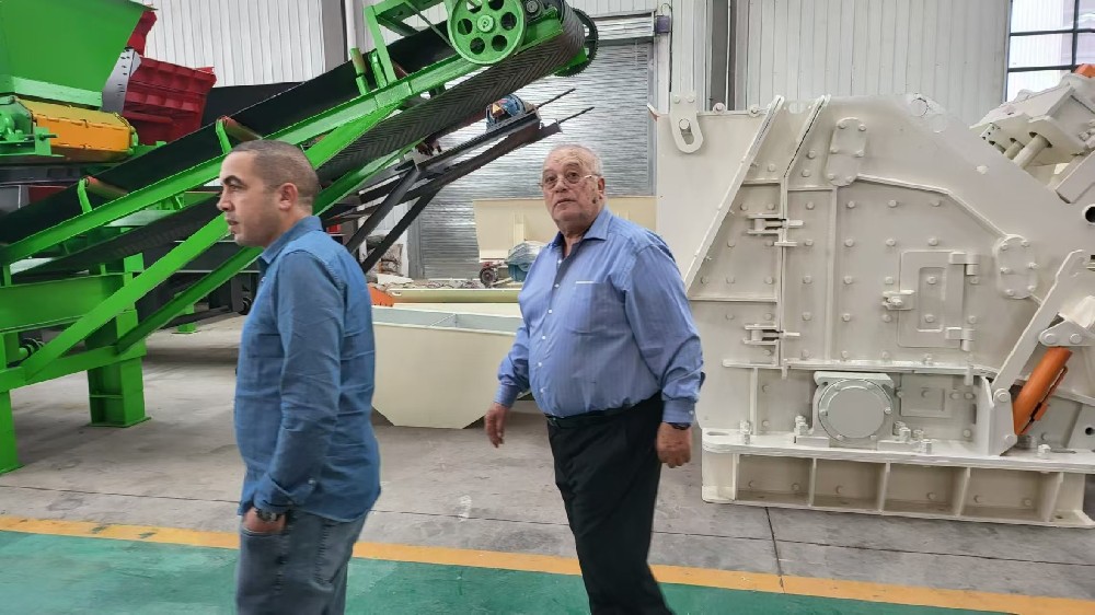 American clients visited our company on November 11th.