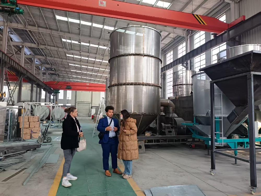 Australian clients visited Juding Environmental Protection to inspect its mining crushing equipment.