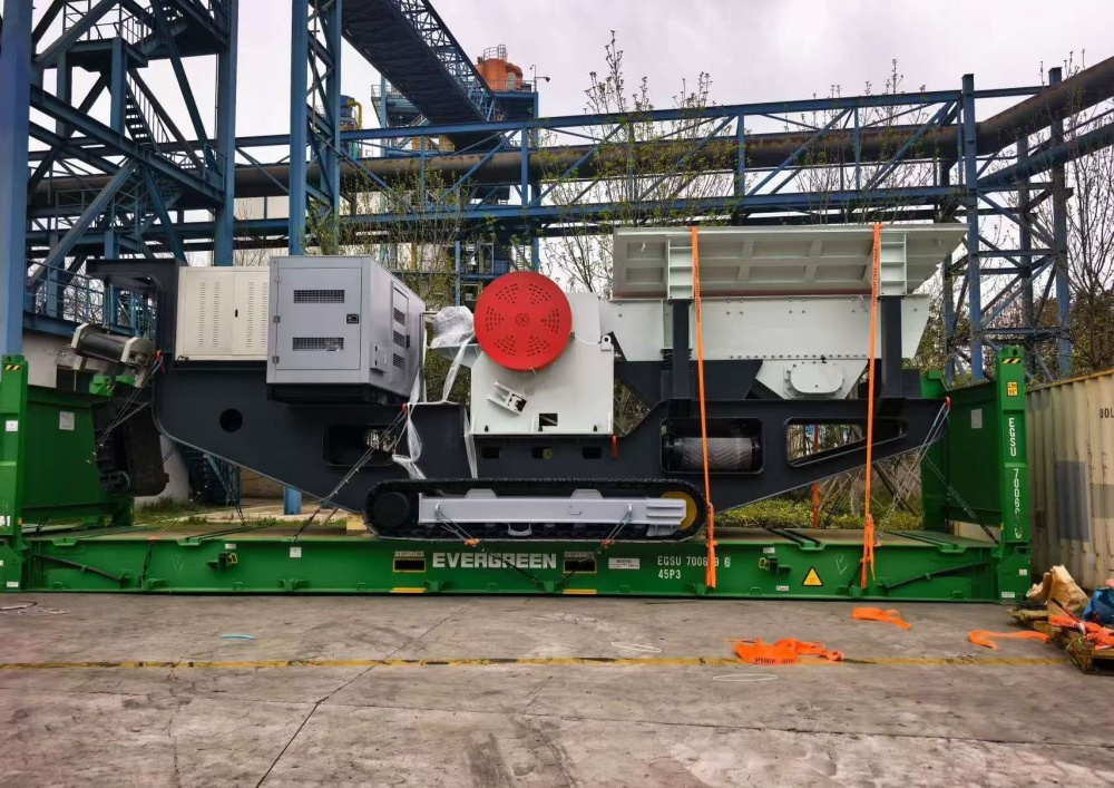 On April 13, 2026, the tracked jaw crusher custom-built for our Israeli customers  was fully containerized and officially dispatched